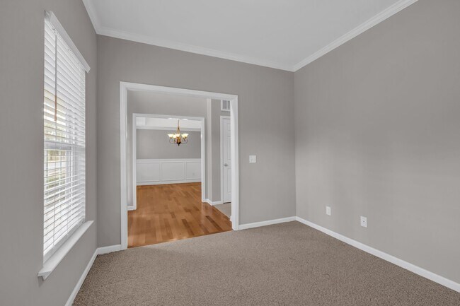 Building Photo - 5623 Crooked Creek Dr