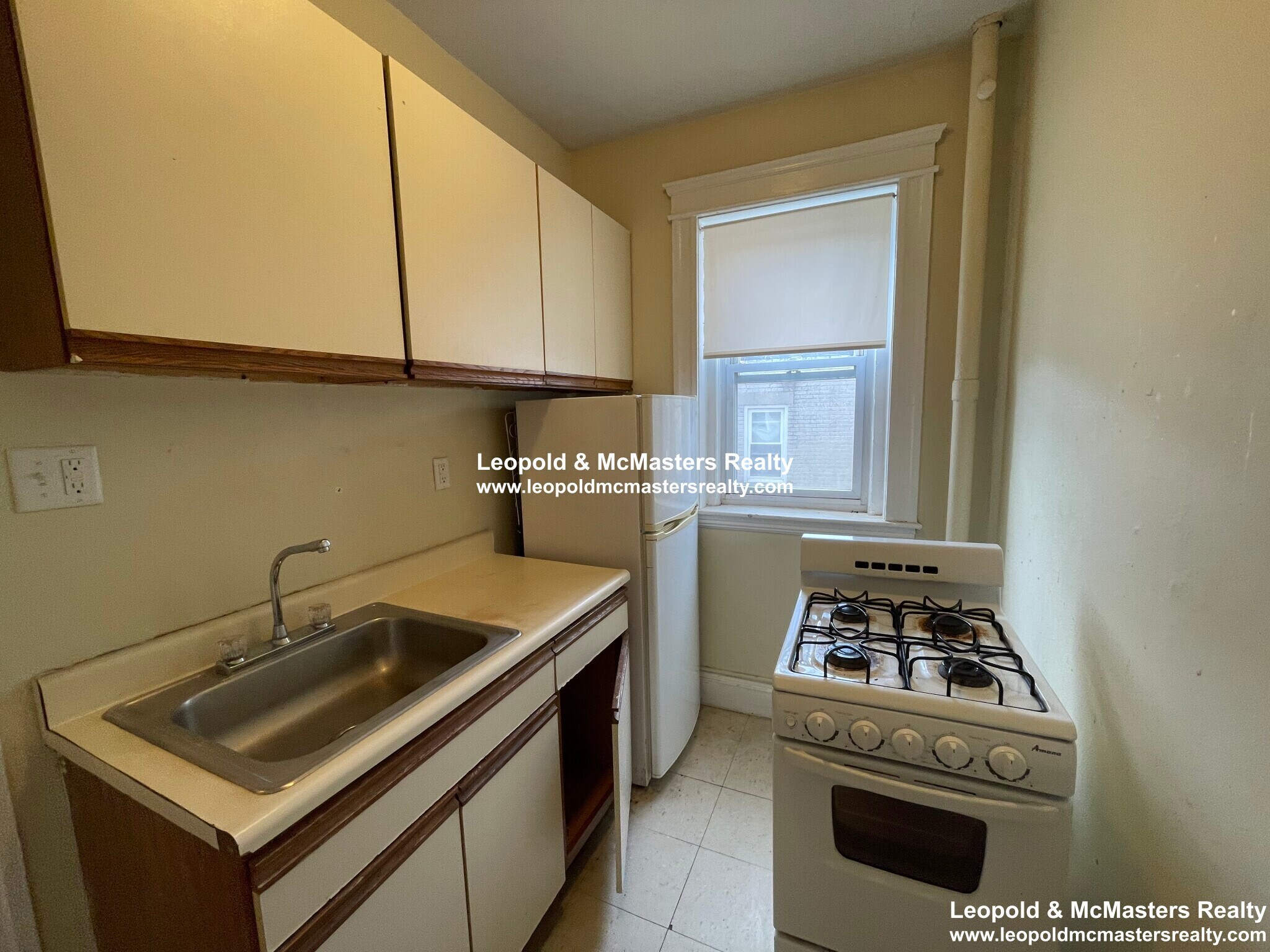 Building Photo - 225 Kelton St