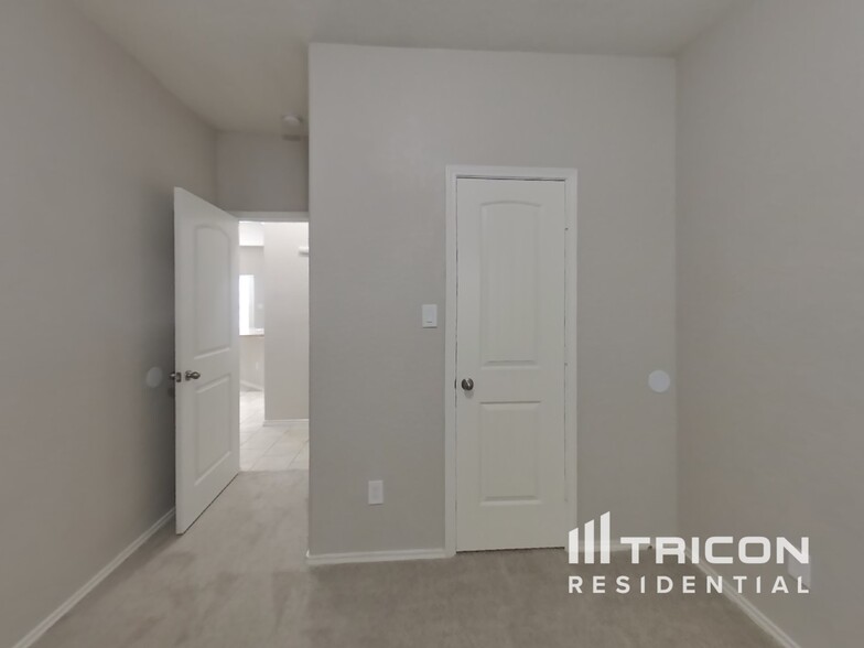 Building Photo - 9047 Kissena Park