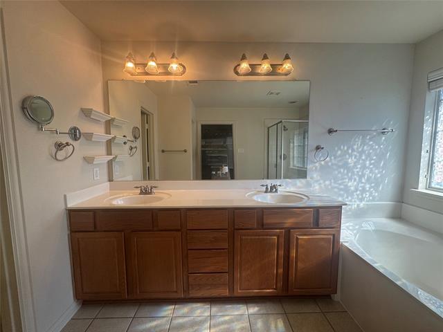 Building Photo - 4840 Van Zandt Dr