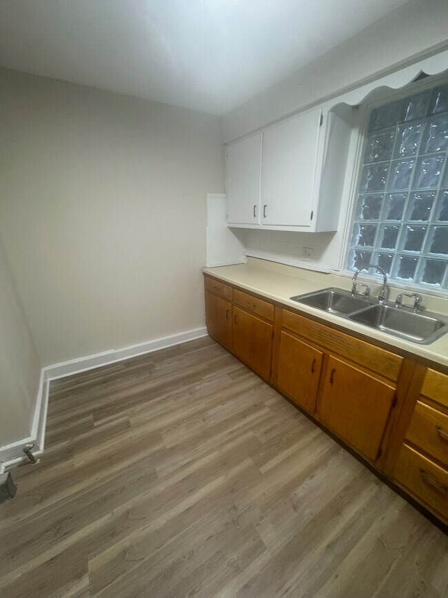 Building Photo - 309 Bausman St