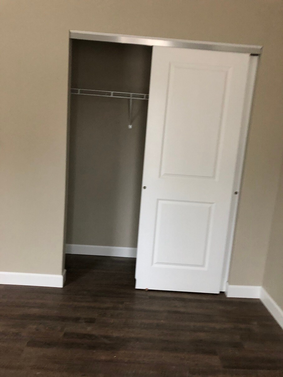 Building Photo - 1338 Village Circle Dr