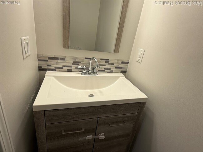 Building Photo - 31186 Country Way