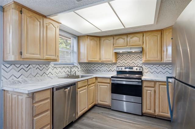 Building Photo - 512 Sussex Dr
