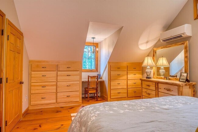 Building Photo - 34 Mirror Lake Dr