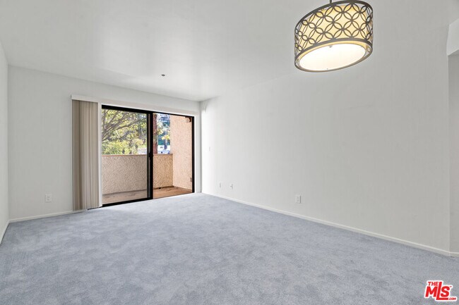 Building Photo - 501 Palisades Dr