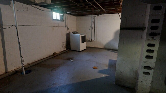 Building Photo - 1537 W William St