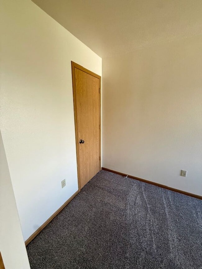 Building Photo - Charming 3 Bed, 1.5 Bath Unit in the Heart...