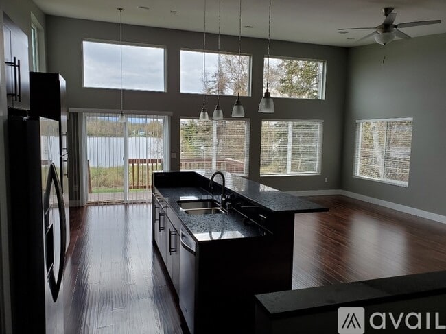 Building Photo - 2949 E Palmdale Dr