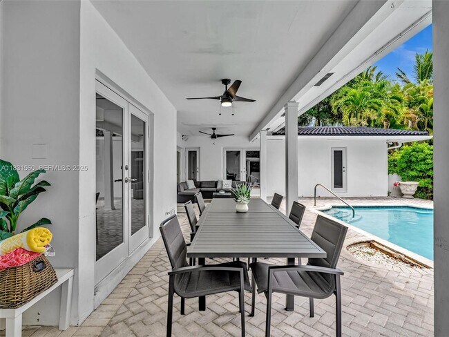 Building Photo - 413 Tamarind Dr