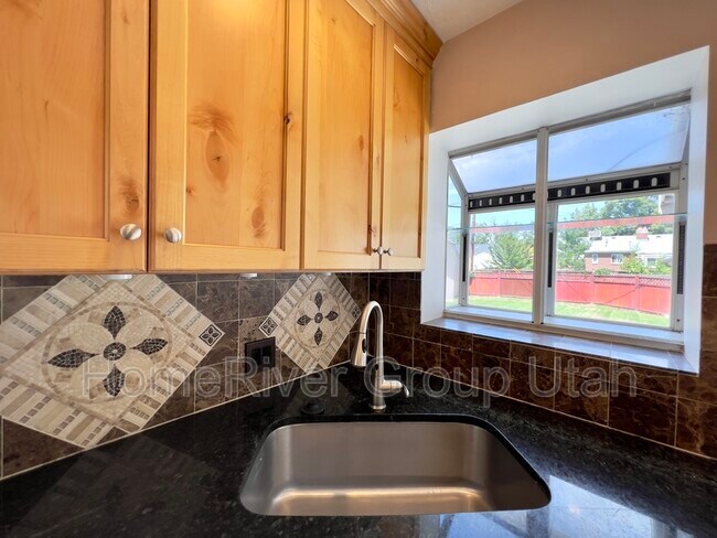 Building Photo - 2155 Westminster Ave