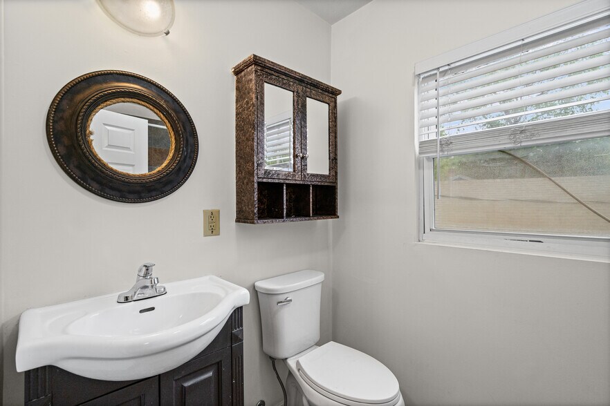 Bathroom 1 - 504 Blue Ridge Blvd