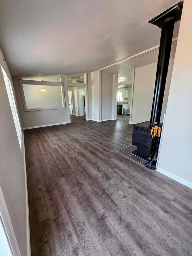 Building Photo - Charming 3 Bedroom Home on Large 5 Acre Pr...