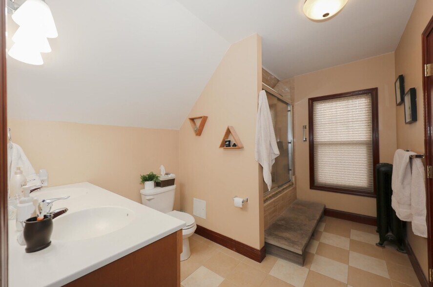 Building Photo - 331 E High St