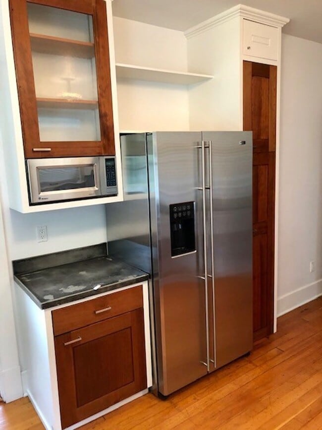 Building Photo - Queen Anne Home
