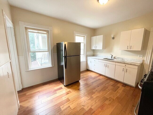 Primary Photo - 26 Taft St