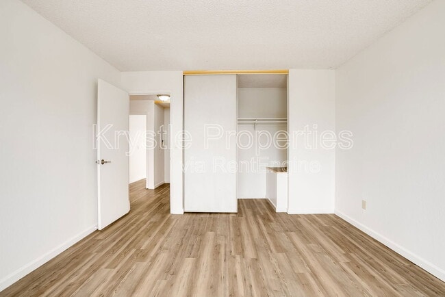 Building Photo - 12 Elna Dr
