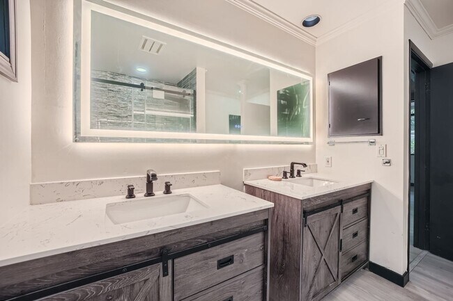 Building Photo - 4Bd/3.5Ba Medina House