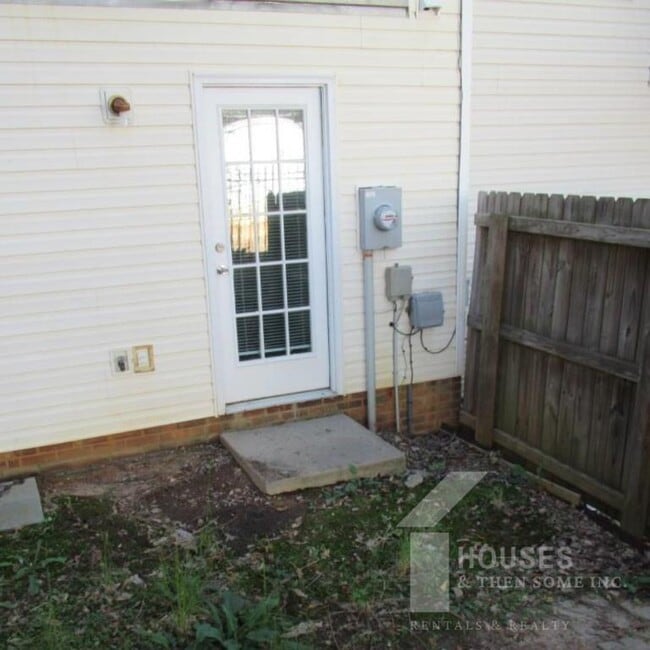 Building Photo - 304 Canewood Pl