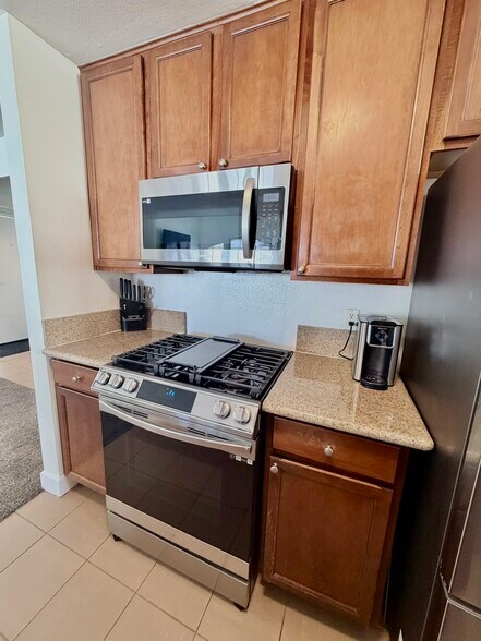 Building Photo - 1430 Colby Ave