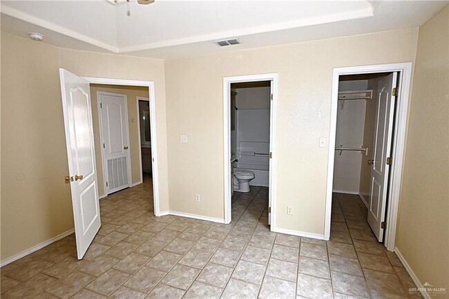 Building Photo - 17 West Dr