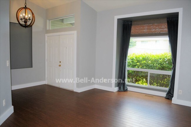 Building Photo - APPLICATION PENDING View Ridge Home with Thr