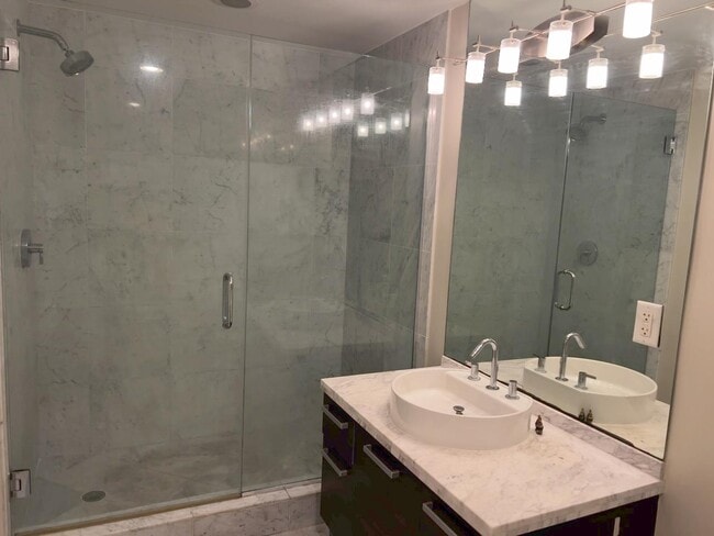 Building Photo - 253 NE 2nd St