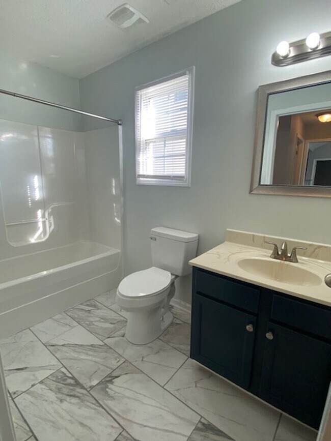 Building Photo - Newly Renovated Single Family Home