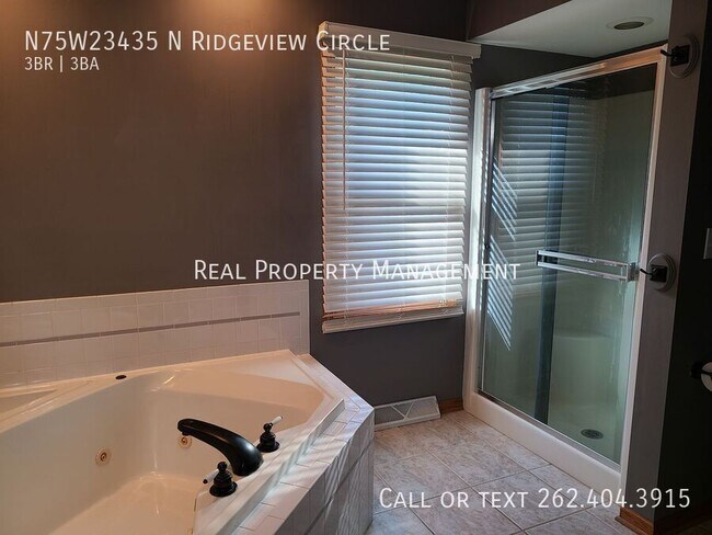 Building Photo - N75W23435 N Ridgeview Cir