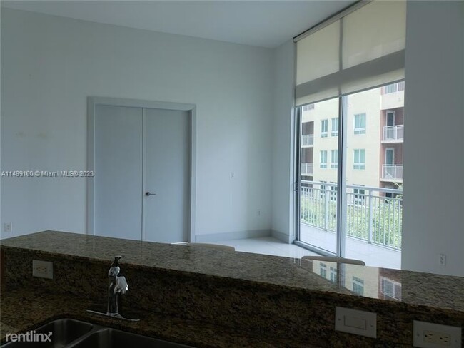 Building Photo - 2 br, 2 bath Condo - 9055 SW 73rd Ct Apt 301