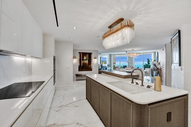 Building Photo - 525 N Fort Lauderdale Beach Blvd
