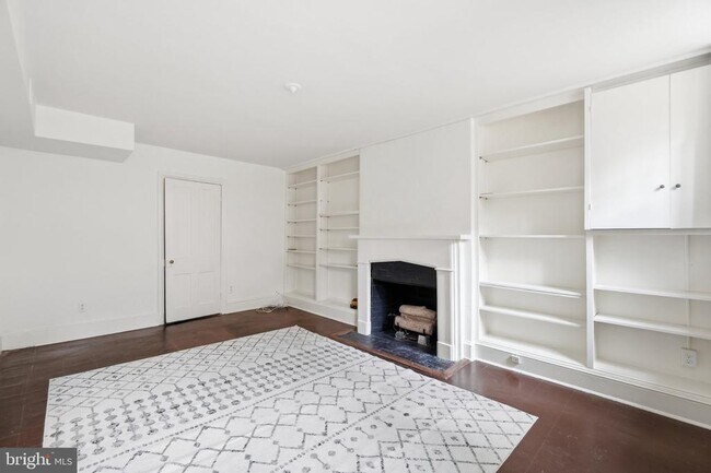Building Photo - 1241 33rd St NW