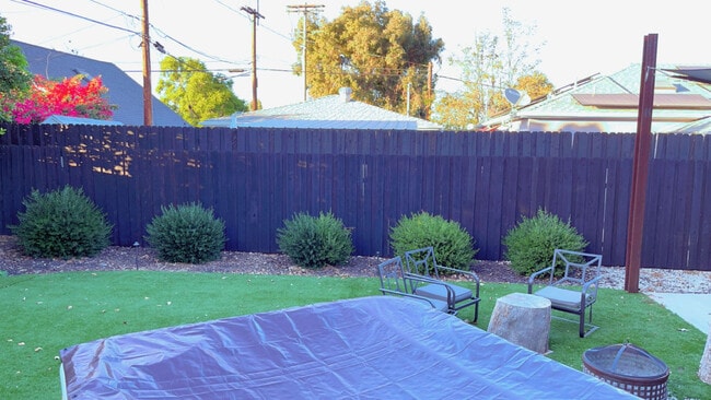 Building Photo - 5779 Enfield Ave