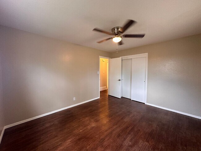 Building Photo - Main Level Living