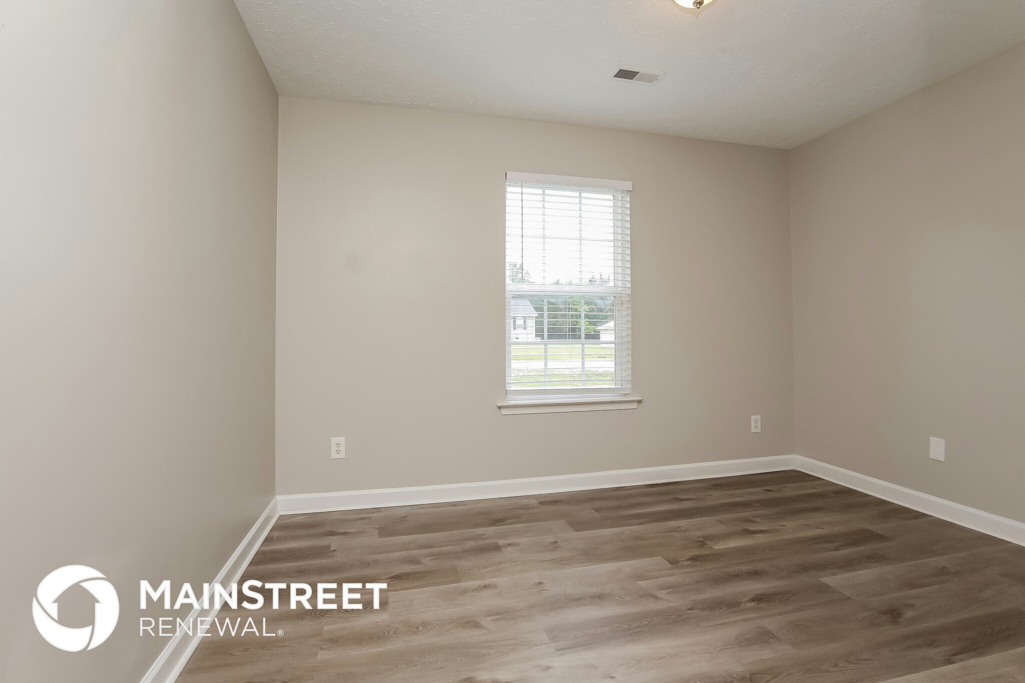 Building Photo - 352 Royal Garden Dr