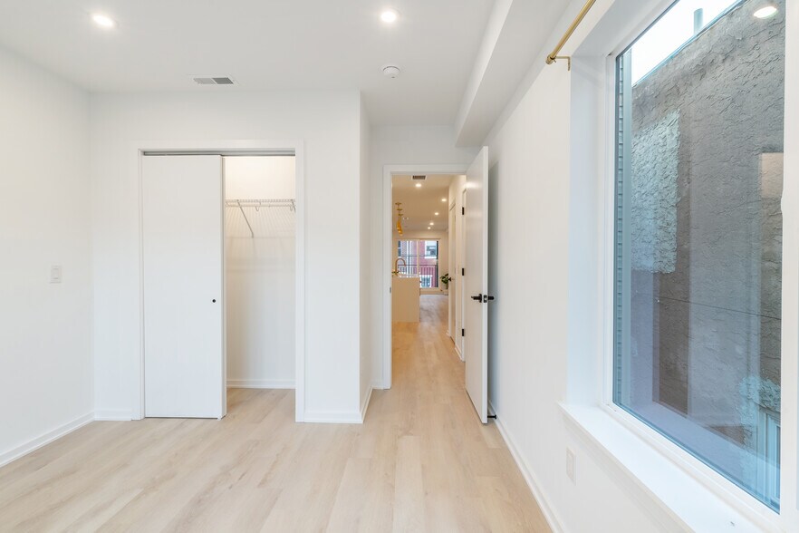 Building Photo - 1627 Fontain St