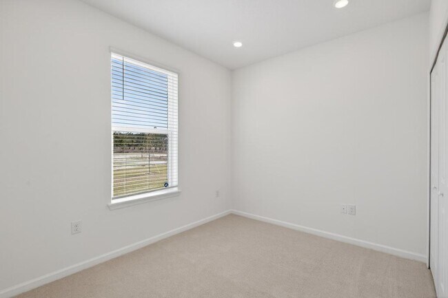 Building Photo - 368 Woods Ln