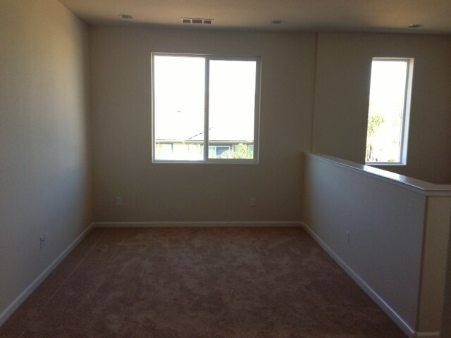 Building Photo - STUNNING 5 BEDROOM, 3 BATHROOM HOME WITH UPDATED KITCHEN AND BATHS! STAINLESS APPLIANCES AND GRAN...