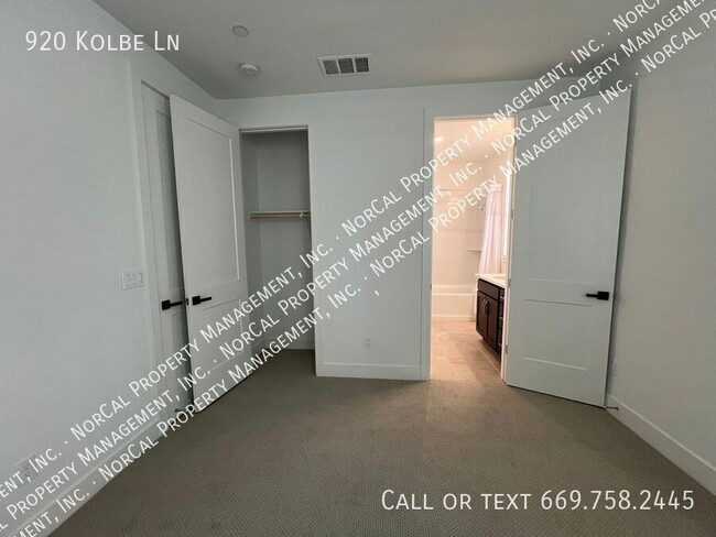 Building Photo - 920 Kolbe Ln
