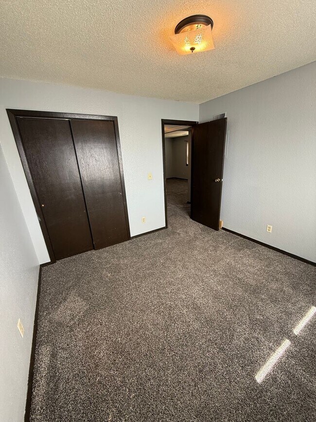 Building Photo - 3108 Sycamore Terrace