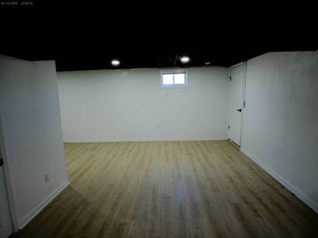 Building Photo - Beautiful 4 bedrooms and 2 full baths with vanity in a beautiful house at Longwood Ave Kansas Cit...