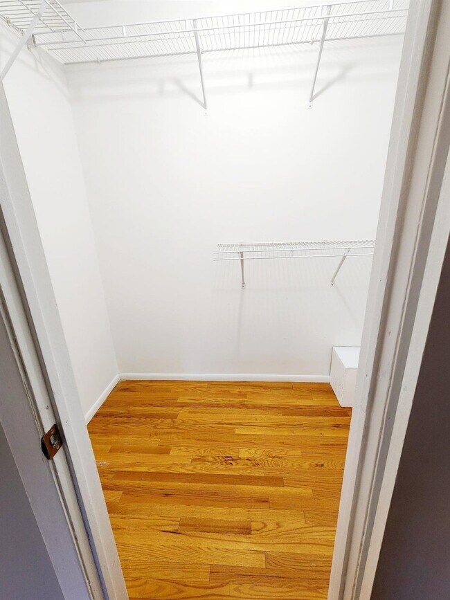 Building Photo - 5 Brevoort Dr