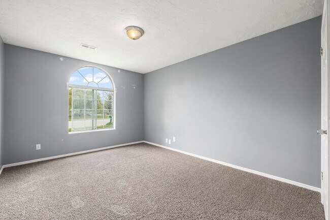 Building Photo - 4 Bedroom Family Home in Beautiful American Fork!