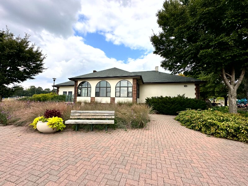 Building Photo - 2804 E 44th St