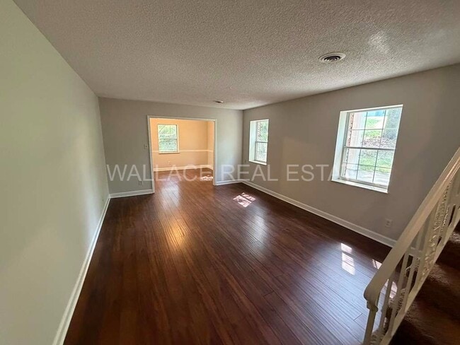 Building Photo - NEW RENTAL RATE...FARRAGUT LIVING OFFERING 4 BEDROOMS AND 3.5 BATHS WITH NICE SUN PORCH