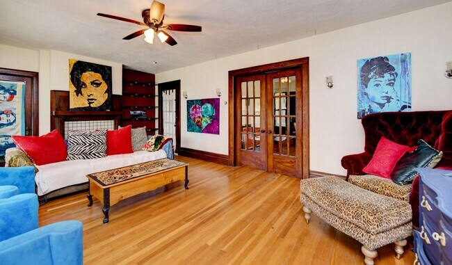 Building Photo - Charming 2-Bedroom Duplex in Franklin Park