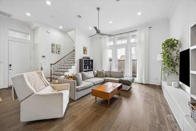 Building Photo - 3302 W 12th St