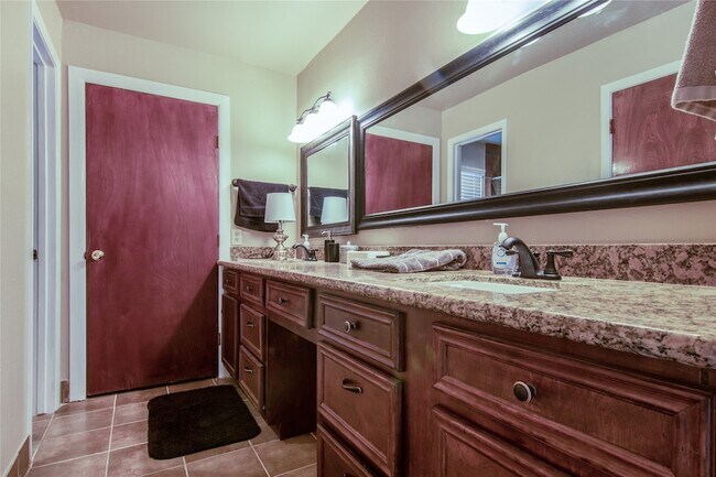 Building Photo - 9344 Briar Forest Dr