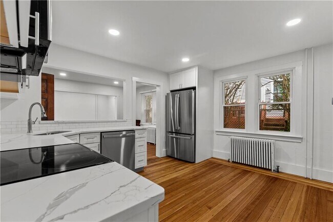 Building Photo - 41 Freeborn St
