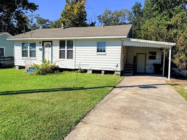 Building Photo - 3-Bedroom Home For Rent in Lake Charles